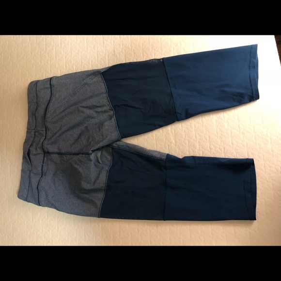 Lululemon crop leggings - Picture 2 of 4